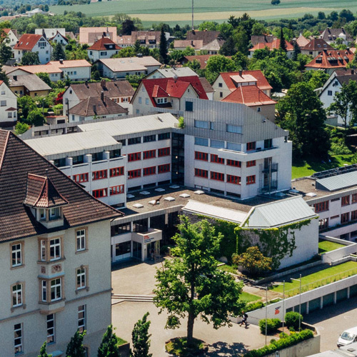 Die Aussenansicht des Kolleg St Josef aus der Vogelperspektive